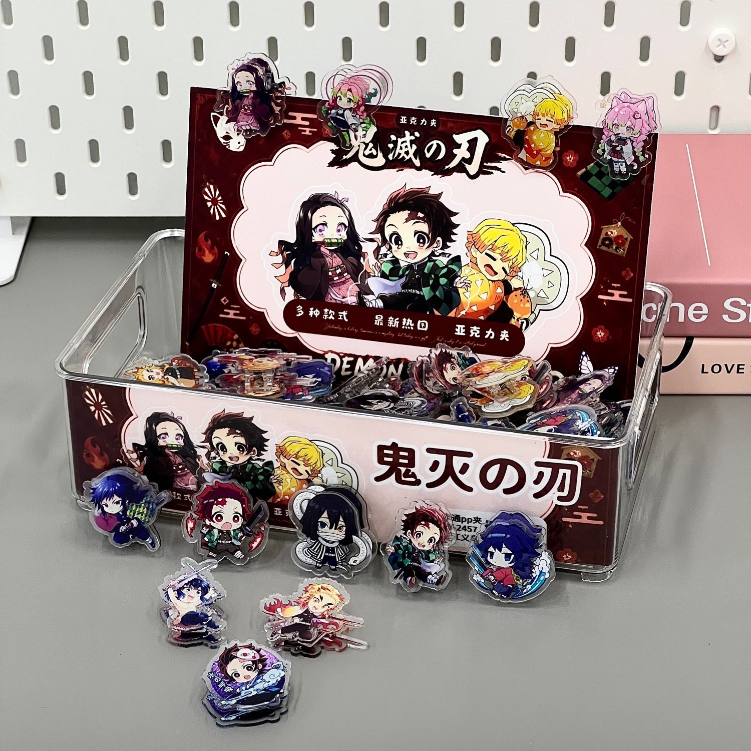 Scatola completa di cartelle D - Anime Merchandise Box recensione e prezzo